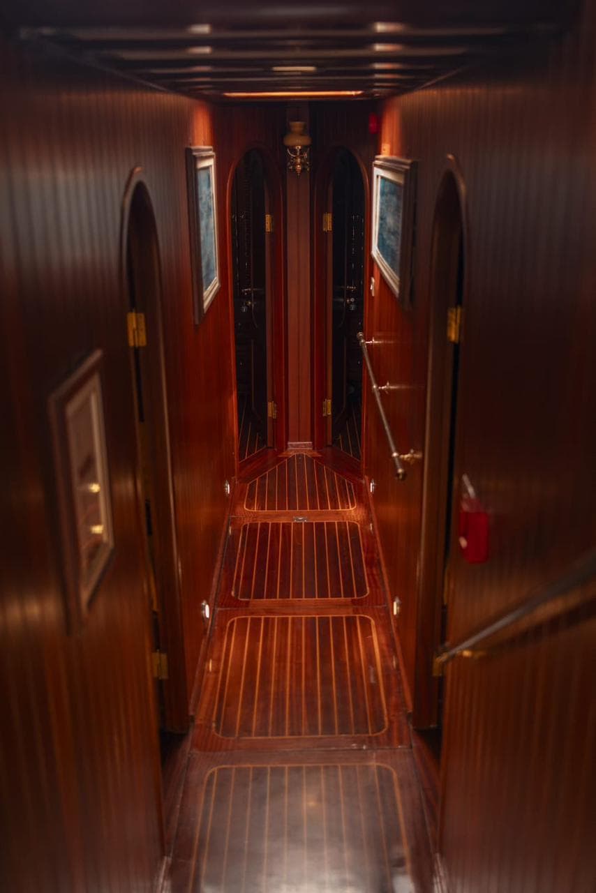 Sunlit deck experience