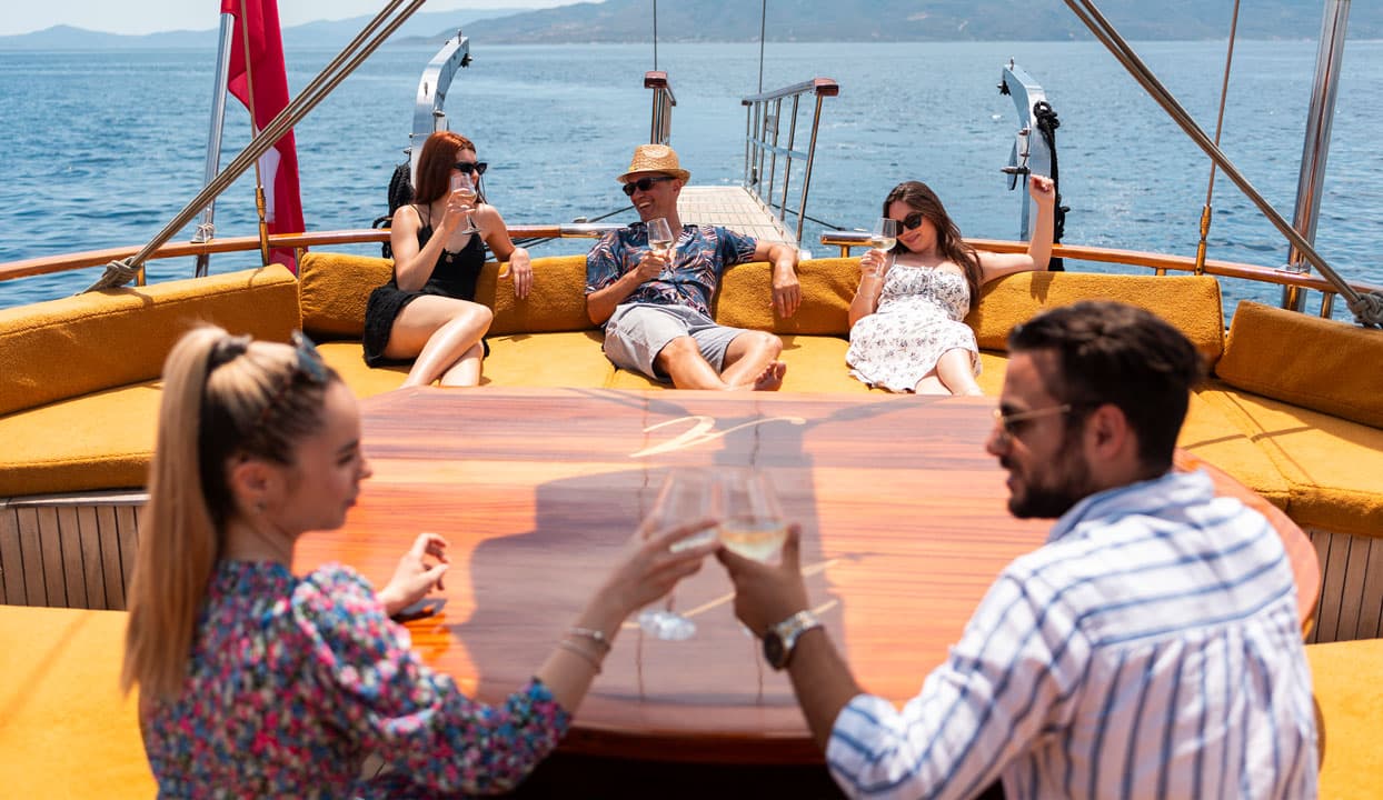 Private yacht charter